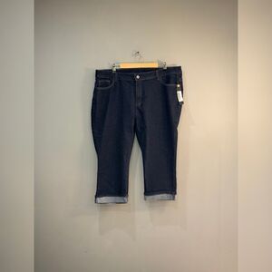 Be Girl Buttlifter Dark Wash Capri Jeans Size 22 NWT